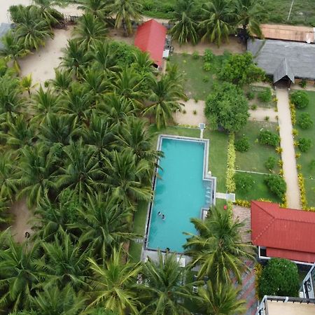 Nn Beach Resort & Spa 尼拉瓦利 外观 照片