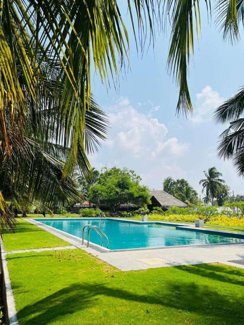 Nn Beach Resort & Spa 尼拉瓦利 外观 照片