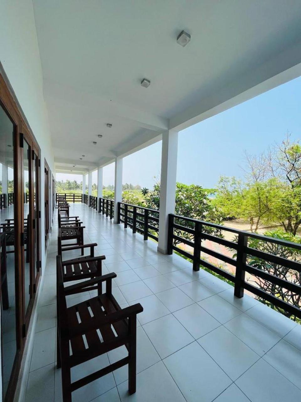 Nn Beach Resort & Spa 尼拉瓦利 外观 照片