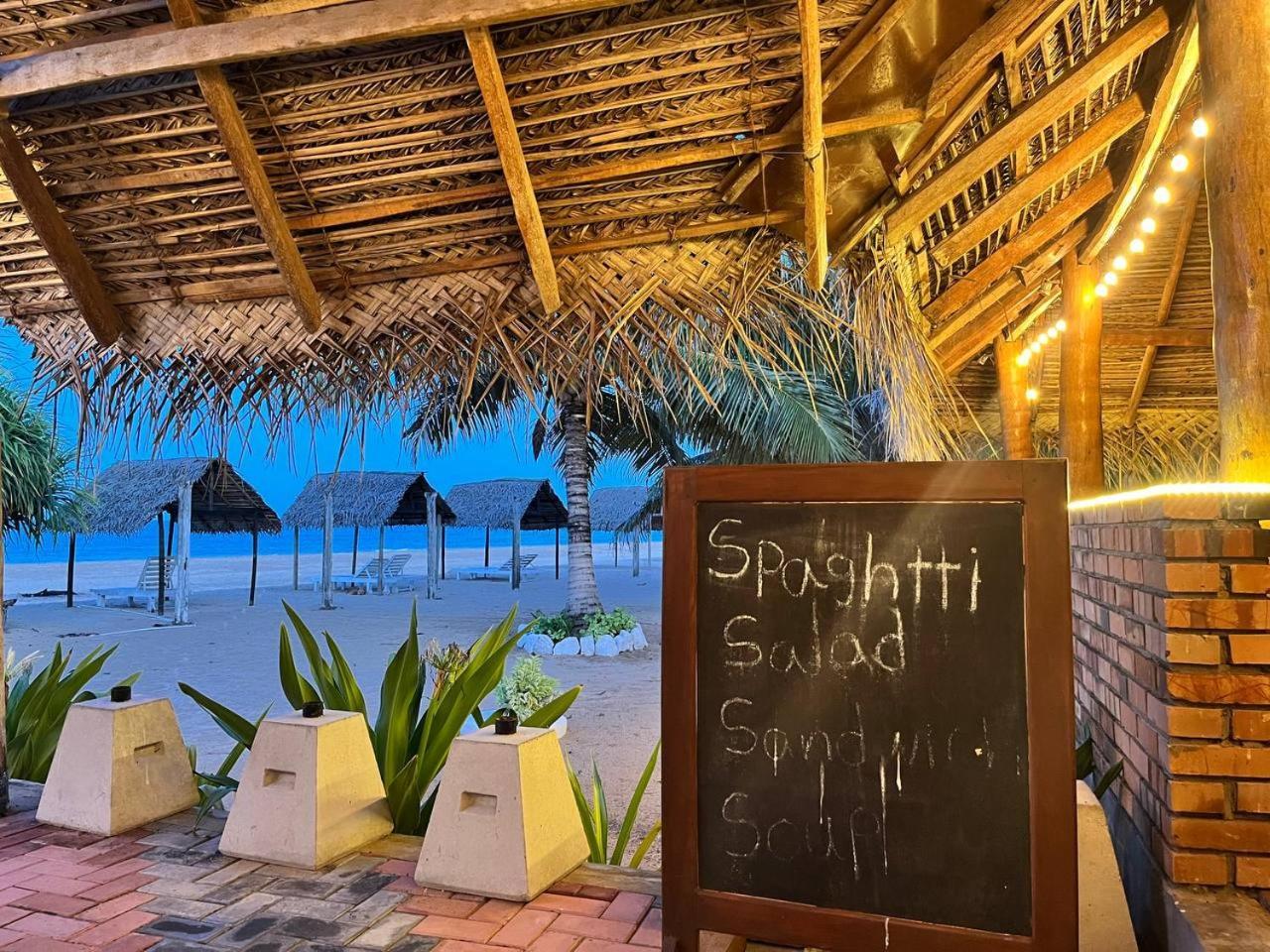 Nn Beach Resort & Spa 尼拉瓦利 外观 照片
