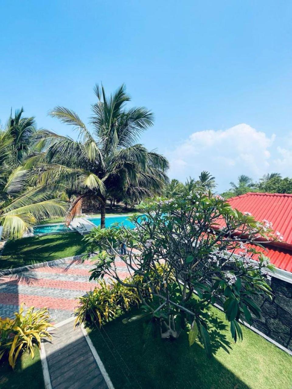 Nn Beach Resort & Spa 尼拉瓦利 外观 照片