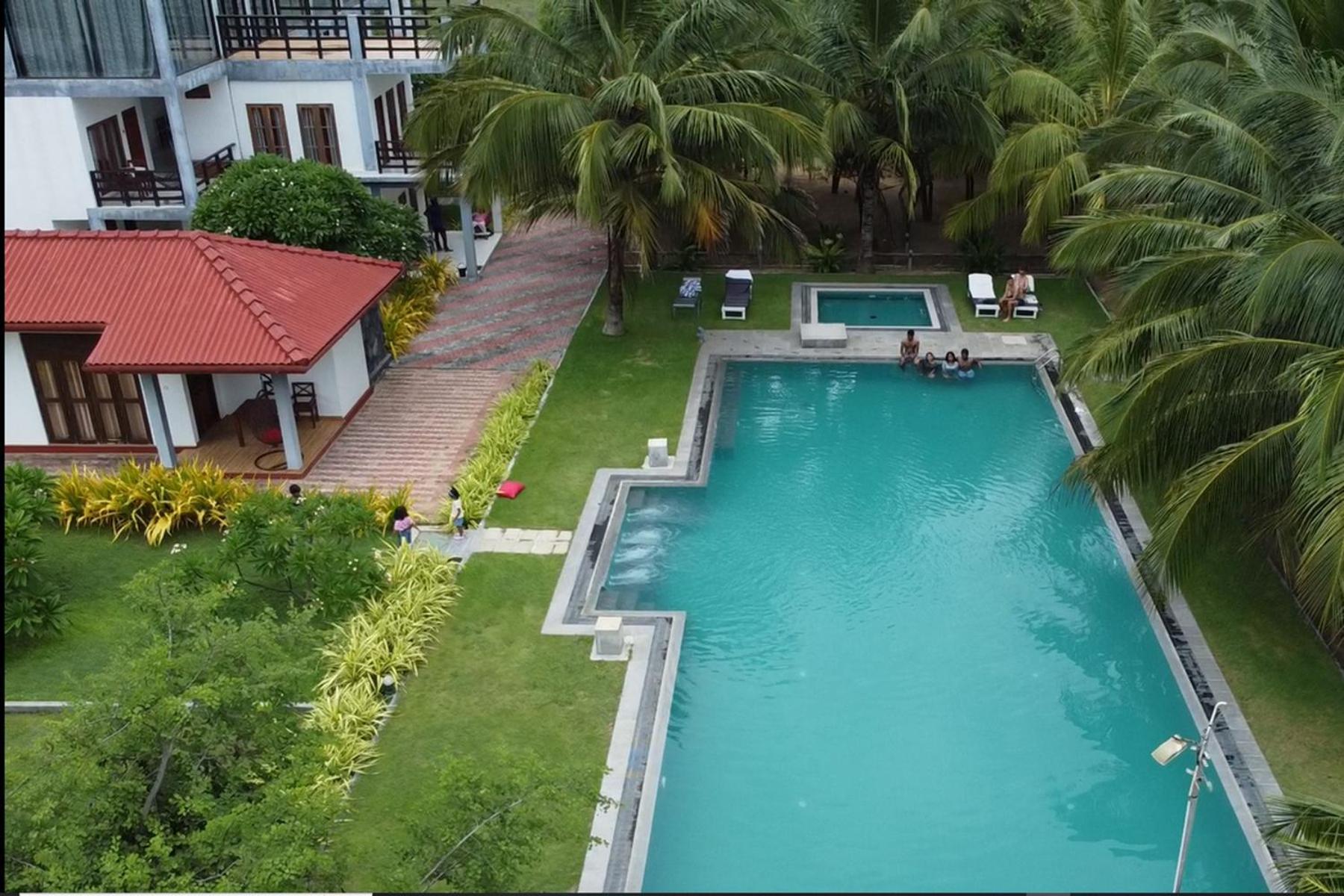 Nn Beach Resort & Spa 尼拉瓦利 外观 照片